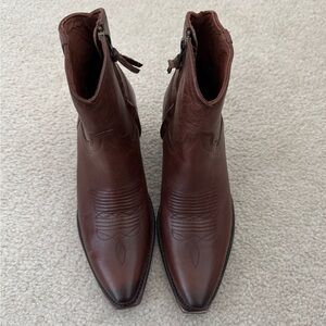 Brand new Tecovas The Daisy boot